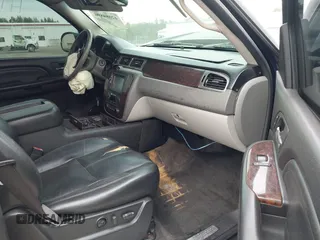 2007 Chevrolet Tahoe LT z VIN 1GNFC13067R201692, wystawiony jako IAAI lot #42084896 z przebiegiem 260 159 mil mil oraz . Historia ofert i sprzedaży dostępna na DreamBid. Obrazek 5.