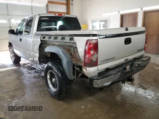 2003 Chevrolet Silverado 1500 with VIN 2GCEK19T531404178, listed as a Copart auction lot 44432345 with 194,784 mi miles and Salvage Title. Bid and sale history available at carsss.com. Image 2.
