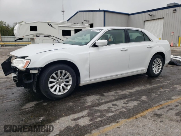 2014 Chrysler 300 z VIN 2C3CCAAG7EH148451, wystawiony jako Copart lot #54672815 z przebiegiem 154 241 mil mil oraz Szkoda całkowita • Salvage title. Historia ofert i sprzedaży dostępna na DreamBid. Obrazek 1.