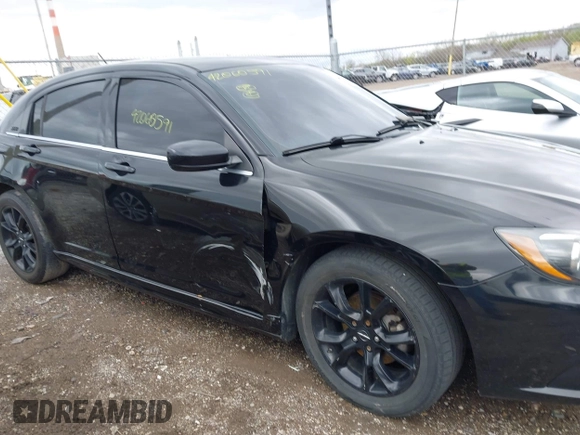 2014 Chrysler 200 Touring z VIN 1C3CCBBG9EN176683, wystawiony jako IAAI lot #42060591 z przebiegiem 115 408 mil mil oraz . Historia ofert i sprzedaży dostępna na DreamBid. Obrazek 6.