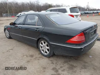 2005 Mercedes-Benz S-Class 4.3L with VIN WDBNG83J15A442273, listed as a IAAI auction lot 41556519 with 222,481 mi miles. Bid and sale history available at carsss.com. Image 3.