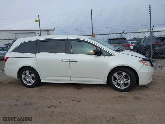 2013 Honda Odyssey Touring with VIN 5FNRL5H96DB089336, listed as a IAAI auction lot 41527990 with 128,770 mi miles. Bid and sale history available at carsss.com. Image 13.