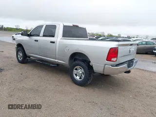2013 Ram 2500 Tradesman z VIN 3C6TR5CT1DG562584, wystawiony jako IAAI lot #41958471 z przebiegiem 185 426 mil mil oraz . Historia ofert i sprzedaży dostępna na DreamBid. Obrazek 3.