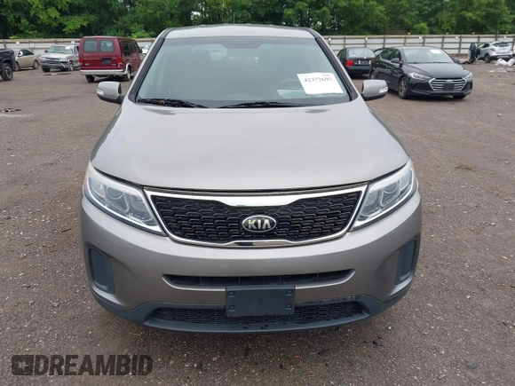 2014 Kia Sorento LX z VIN 5XYKTCA63EG503298, wystawiony jako IAAI lot #42372695 z przebiegiem 106 711 mil mil oraz . Historia ofert i sprzedaży dostępna na DreamBid. Obrazek 6.