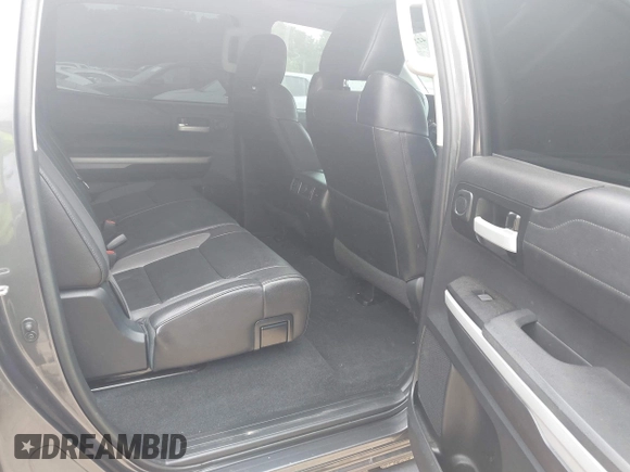 2019 Toyota Tundra SR5 z VIN 5TFHY5F15KX777874, wystawiony jako IAAI lot #42292266 z przebiegiem 98 341 mil mil oraz . Historia ofert i sprzedaży dostępna na DreamBid. Obrazek 8.