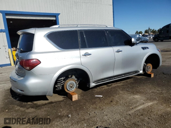 2015 Infiniti QX80 z VIN JN8AZ2NF3F9571753, wystawiony jako Copart lot #55229565 z przebiegiem 115 777 mil mil oraz Czysty tytuł • Clean title. Historia ofert i sprzedaży dostępna na DreamBid. Obrazek 3.
