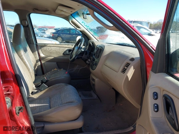 2001 Ford Escape XLS with VIN 1FMYU01171KD93513, listed as a IAAI auction lot 41767869 with 148,940 mi miles. Bid and sale history available at carsss.com. Image 5.