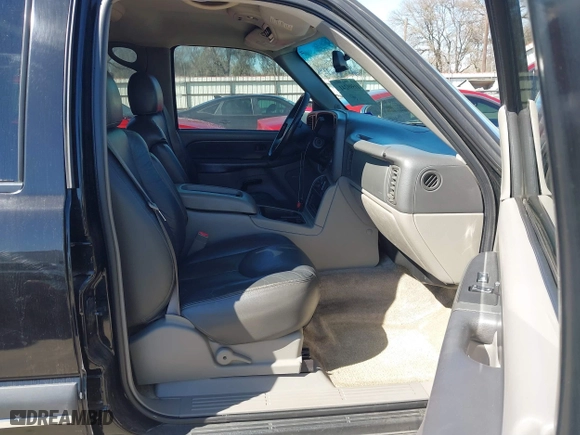 2003 Chevrolet Tahoe LS with VIN 1GNEC13V63R245581, listed as a IAAI auction lot 41599241 with 234,028 mi miles. Bid and sale history available at carsss.com. Image 5.
