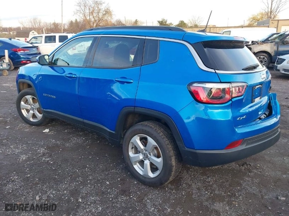 2020 Jeep Compass Latitude with VIN 3C4NJDBB4LT117516, listed as a IAAI auction lot 40964239 with 30,874 mi miles. Bid and sale history available at carsss.com. Image 3.