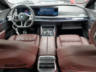 2024 BMW 7 Series 760i xDrive z VIN WBA33EJ07RCR40210, wystawiony jako Copart lot #60499865 z przebiegiem 10 080 mil mil oraz Szkoda całkowita • Salvage title. Historia ofert i sprzedaży dostępna na DreamBid. Obrazek 8.