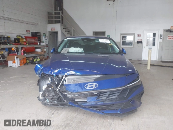 2024 Hyundai Elantra SE z VIN KMHLL4DG9RU681389, wystawiony jako IAAI lot #42017186 z przebiegiem 13 762 mil mil oraz . Historia ofert i sprzedaży dostępna na DreamBid. Obrazek 12.