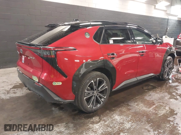 2023 Toyota bZ4X XLE z VIN JTMABACA5PA035498, wystawiony jako IAAI lot #41386031 z przebiegiem 18 529 mil mil oraz . Historia ofert i sprzedaży dostępna na DreamBid. Obrazek 4.