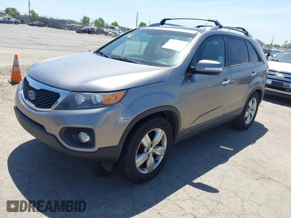 2013 Kia Sorento EX with VIN 5XYKU4A25DG411785, listed as a IAAI auction lot 42204291 with 203,501 mi miles and . Bid and sale history available at carsss.com. Image 2.