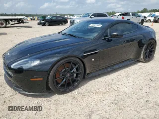 2015 Aston Martin Vantage z VIN SCFEBBAL2FGC18949, wystawiony jako Copart lot #54389965 z przebiegiem Nie podano mil oraz Szkody całkowita. Historia ofert i sprzedaży dostępna na DreamBid. Obrazek 1.