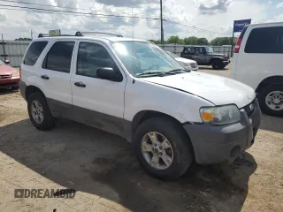 2005 Ford Escape XLT z VIN 1FMYU93145DA04306, wystawiony jako Copart lot #56209425 z przebiegiem 124 956 mil mil oraz Szkoda całkowita • Salvage title. Historia ofert i sprzedaży dostępna na DreamBid. Obrazek 4.