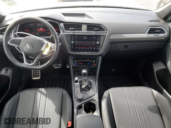 2023 Volkswagen Tiguan SE R-Line Black z VIN 3VV8B7AX8PM091870, wystawiony jako Copart lot #49150015 z przebiegiem 21 440 mil mil oraz Szkoda całkowita • Salvage title. Historia ofert i sprzedaży dostępna na DreamBid. Obrazek 8.