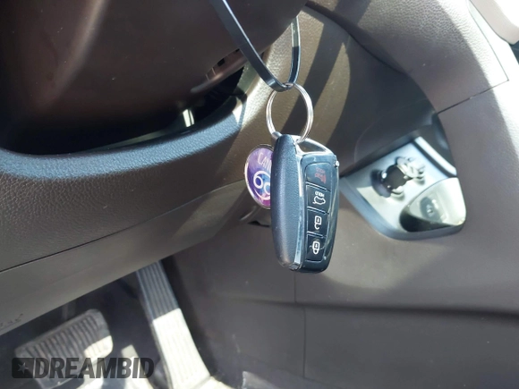 2018 Hyundai Santa Fe Ultimate with VIN 5XYZWDLA3JG571432, listed as a IAAI auction lot 42395245 with 69,330 mi miles and . Bid and sale history available at DreamBid. Image 11.