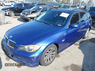 2007 BMW 3 Series 328i with VIN WBAVS13507FX15605, listed as a IAAI auction lot 42083722 with 177,850 mi miles. Bid and sale history available at carsss.com. Image 2.