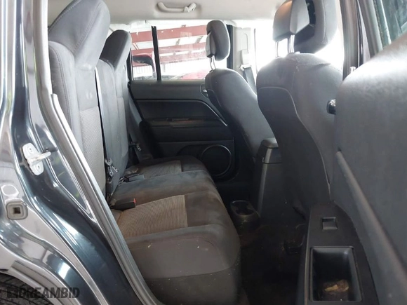 2014 Jeep Patriot Latitude with VIN 1C4NJRFB7ED784130, listed as a IAAI auction lot 41939216 with 141,250 mi miles. Bid and sale history available at carsss.com. Image 8.