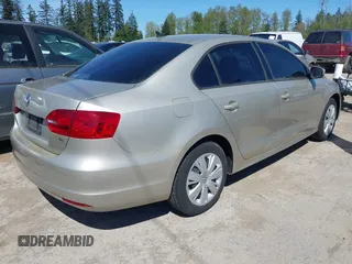 2014 Volkswagen Jetta Sedan SE with VIN 3VWD17AJ1EM270841, listed as a IAAI auction lot 42063625 with 101,481 mi miles. Bid and sale history available at carsss.com. Image 4.