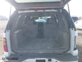 2005 Chevrolet Tahoe Z71 with VIN 1GNEK13T55R268077, listed as a IAAI auction lot 41442024 with 205,176 mi miles. Bid and sale history available at carsss.com. Image 8.