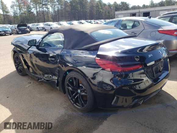 2021 BMW Z4 sDriveM40i z VIN WBAHF9C06MWX23868, wystawiony jako Copart lot #41820873 z przebiegiem 5325 mil mil oraz . Historia ofert i sprzedaży dostępna na DreamBid. Obrazek 2.
