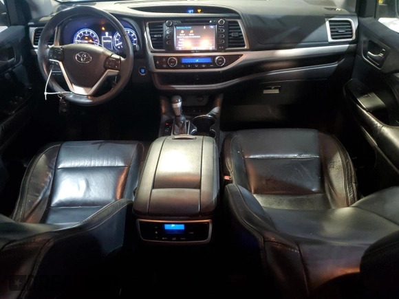 2015 Toyota Highlander XLE z VIN 5TDJKRFH9FS217763, wystawiony jako Copart lot #54377945 z przebiegiem 171 884 mil mil oraz Szkoda całkowita • Salvage title. Historia ofert i sprzedaży dostępna na DreamBid. Obrazek 8.