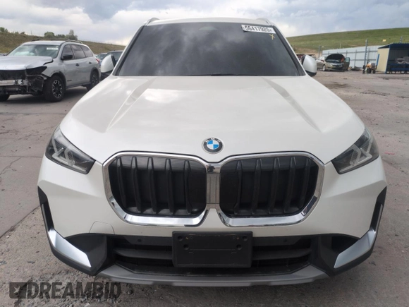 2023 BMW X1 xDrive28i with VIN WBX73EF06P5X45961, listed as a Copart auction lot 56417925 with 32,036 mi miles and Clean title. Bid and sale history available at DreamBid. Image 5.
