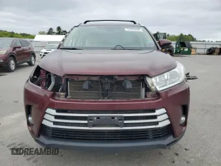 2018 Toyota Highlander SE z VIN 5TDJZRFH0JS857493, wystawiony jako Copart lot #57224495 z przebiegiem 111 862 mil mil oraz Szkoda całkowita • Salvage title. Historia ofert i sprzedaży dostępna na DreamBid. Obrazek 5.