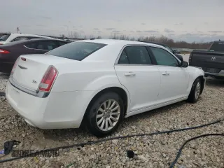 2014 Chrysler 300 z VIN 2C3CCAAG6EH160123, wystawiony jako Copart lot #51525765 z przebiegiem 145 338 mil mil oraz Czysty tytuł • Clean title. Historia ofert i sprzedaży dostępna na DreamBid. Obrazek 3.