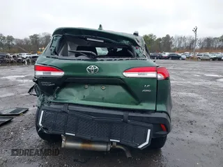 2023 Toyota Corolla Cross LE z VIN 7MUCAABG8PV044965, wystawiony jako IAAI lot #41915223 z przebiegiem 61 222 mil mil oraz . Historia ofert i sprzedaży dostępna na DreamBid. Obrazek 15.