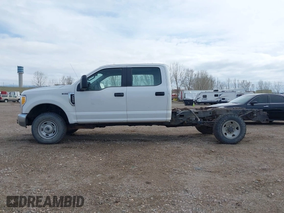 2017 Ford Super Duty F-250 SRW XL with VIN 1FD7W2B69HEC90498, listed as a IAAI auction lot 42032220 with 1 mi miles. Bid and sale history available at carsss.com. Image 15.