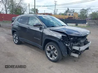 2019 Jeep Compass Limited z VIN 3C4NJDCB8KT735418, wystawiony jako IAAI lot #42136605 z przebiegiem 92 334 mil mil oraz . Historia ofert i sprzedaży dostępna na DreamBid. Obrazek 1.