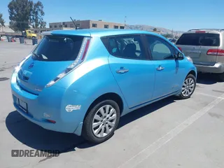 2015 Nissan LEAF S z VIN 1N4AZ0CP1FC333386, wystawiony jako IAAI lot #42344111 z przebiegiem 106 382 mil mil oraz . Historia ofert i sprzedaży dostępna na DreamBid. Obrazek 4.