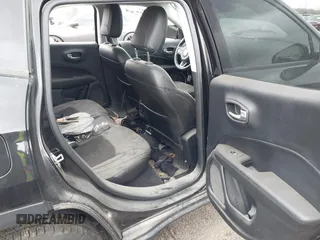 2018 Jeep Compass Altitude with VIN 3C4NJDBB3JT453154, listed as a IAAI auction lot 41967510 with Not Provided miles and . Bid and sale history available at carsss.com. Image 8.