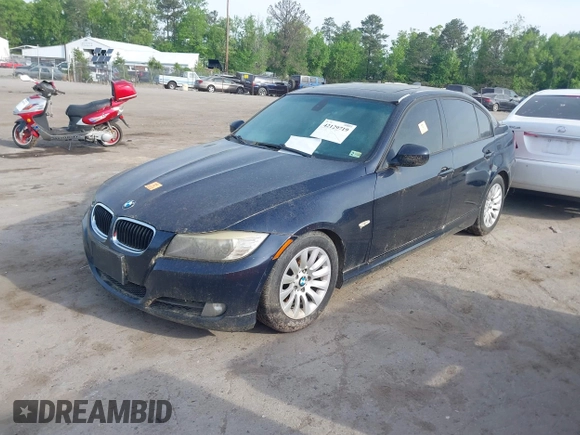 2009 BMW 3 Series 328i z VIN WBAPH73559E128562, wystawiony jako IAAI lot #42129719 z przebiegiem 172 682 mil mil oraz . Historia ofert i sprzedaży dostępna na DreamBid. Obrazek 2.