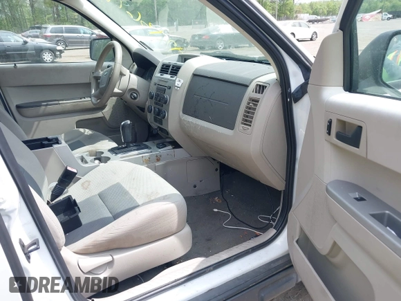 2008 Ford Escape Hybrid with VIN 1FMCU59H38KC38282, listed as a IAAI auction lot 42136889 with 233,123 mi miles. Bid and sale history available at carsss.com. Image 5.