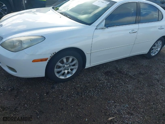 2003 Lexus ES 300 with VIN JTHBF30G730105353, listed as a IAAI auction lot 41798873 with 132,341 mi miles. Bid and sale history available at carsss.com. Image 6.