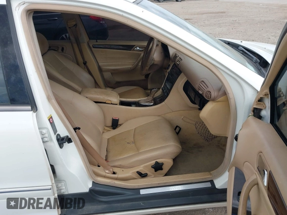 2004 Mercedes-Benz C 240 z VIN WDBRF61J14E016229, wystawiony jako IAAI lot #42576797 z przebiegiem Nie podano mil oraz . Historia ofert i sprzedaży dostępna na DreamBid. Obrazek 5.