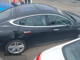 2013 Tesla Model S с VIN 5YJSA1DG7DFP26402, выставлен на аукционе IAAI как лот 42195726 с пробегом 100 890 миль миль и . История ставок и продаж доступна на DreamBid. Изображение 13.