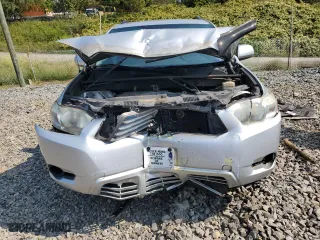 2010 Toyota Highlander with VIN 5TDBK3EH1AS032389, listed as a Copart auction lot 69940654 with 121,001 mi miles and Salvage Title. Bid and sale history available at carsss.com. Image 5.