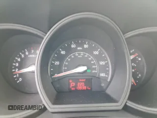 2017 Kia Rio LX z VIN KNADM4A39H6086372, wystawiony jako Copart lot #43648205 z przebiegiem 138 381 mil mil oraz Szkody całkowita. Historia ofert i sprzedaży dostępna na DreamBid. Obrazek 9.