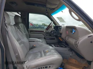 1999 Cadillac Escalade z VIN 1GYEK13R4XR410963, wystawiony jako IAAI lot #40599113 z przebiegiem 191 751 mil mil oraz . Historia ofert i sprzedaży dostępna na DreamBid. Obrazek 5.