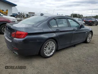 2011 BMW 5 Series 550i z VIN WBAFR9C58BC757285, wystawiony jako Copart lot #49104645 z przebiegiem 137 217 mil mil oraz Czysty tytuł • Clean title. Historia ofert i sprzedaży dostępna na DreamBid. Obrazek 3.