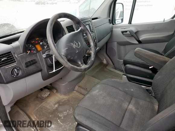 2014 Mercedes-Benz Sprinter with VIN WDZPE8DC1E5894765, listed as a Copart auction lot 44418195 with 138,738 mi miles and Salvage Title. Bid and sale history available at DreamBid. Image 8.