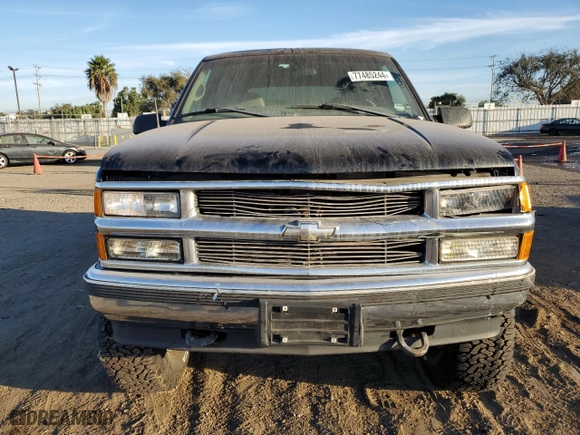 1998 Chevrolet Tahoe with VIN 3GNEK18R6WG102052, listed as a Copart auction lot 77485244 with 187,542 mi miles and Salvage Title. Bid and sale history available at carsss.com. Image 5.