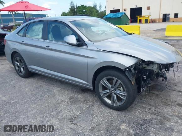 2024 Volkswagen Jetta SE z VIN 3VWEM7BU9RM057291, wystawiony jako IAAI lot #42346409 z przebiegiem 22 301 mil mil oraz . Historia ofert i sprzedaży dostępna na DreamBid. Obrazek 1.