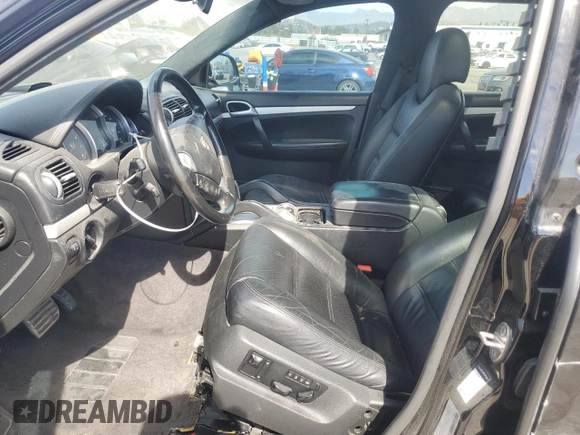 2006 Porsche Cayenne Turbo с VIN WP1AC29P56LA90811, выставлен на аукционе Copart как лот 75862554 с пробегом 150 622 миль миль и Списание • Salvage title. История ставок и продаж доступна на DreamBid. Изображение 7.