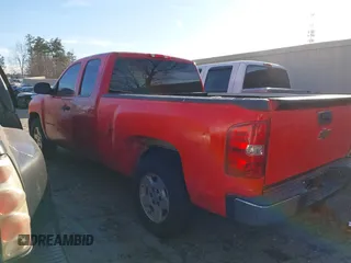 2007 Chevrolet Silverado 1500 LT w/1LT with VIN 2GCEC19C071573513, listed as a IAAI auction lot 41638275 with 110,062 mi miles. Bid and sale history available at carsss.com. Image 14.