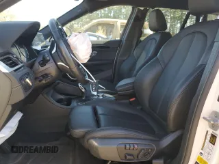 2020 BMW X1 xDrive28i с VIN WBXJG9C0XL5P63962, выставлен на аукционе Copart как лот 54834475 с пробегом 64 401 миль миль и Списание • Salvage title. История ставок и продаж доступна на DreamBid. Изображение 7.